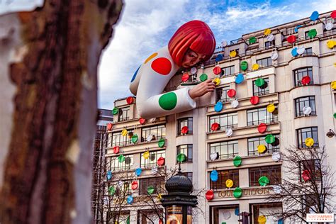 Yayoi Kusama's crazy installations at Louis Vuitton Champs 